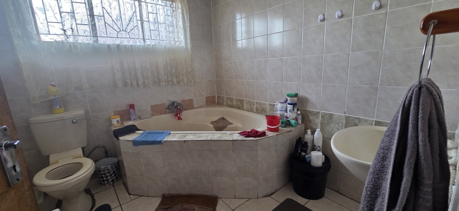 3 Bedroom Property for Sale in Tlhageng Northern Cape